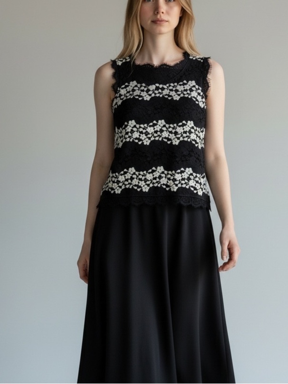 Luna Moon Black /White Floral Lace Sleeveless Top - Size M